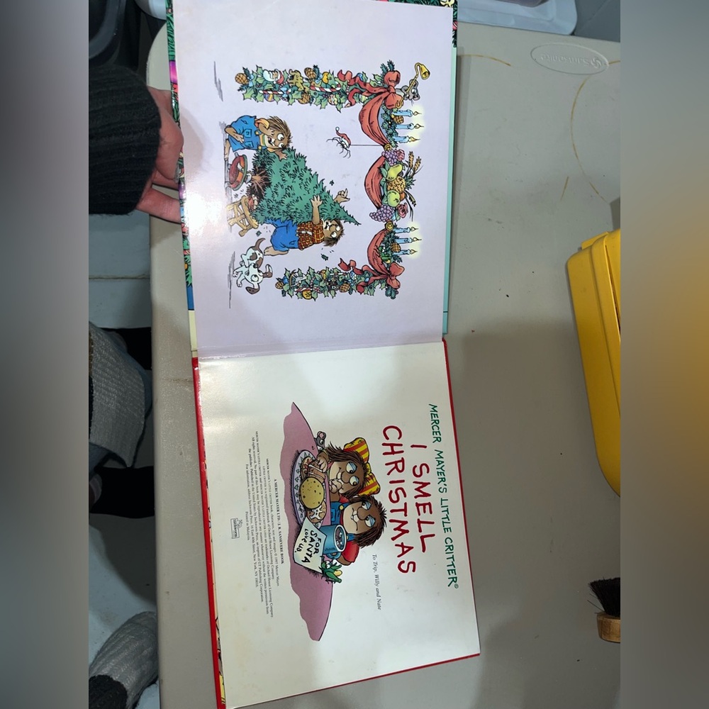 CHRISTMAS BOOK - Picture 4 of 5